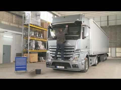 Der neue MB Actros MP4 (15/23) : Reinigung Windschutzscheibe   -   Video ..........Oeni