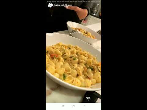Superstar Rihanna cooking chiken & pasta for friends