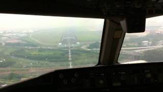 preview picture of video 'Boeing 777 landing Xiamen'