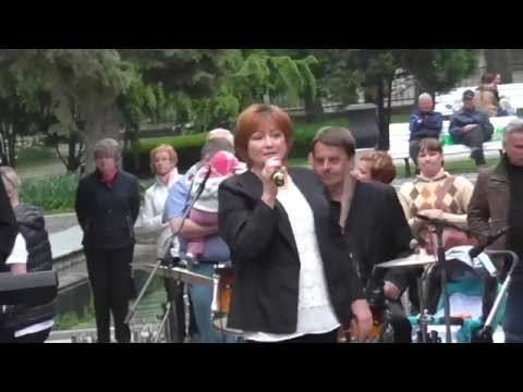 Kaviareň Slávia pred ŠD Košice - 4.5.2015 - Marta Križanová
