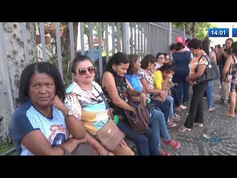 O DIA NEWS 17 10  Professores fazem manifestacão em frente ao Karnak