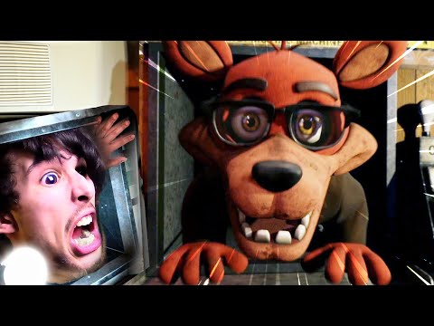 We're working at the new FNAF pizzeria!! | A Bite At Freddy's