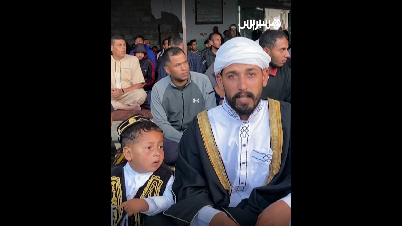 فلسطينيون يؤدون صلاة عيد الأضحى في مسجد مدمر بخان يونس بغزة thumbnail