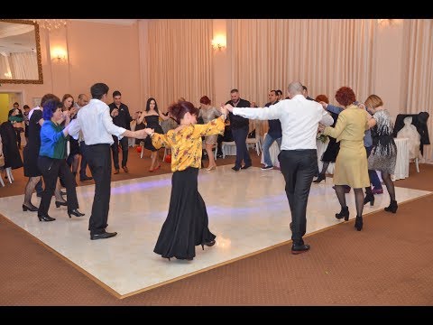 12 Program dansuri botez