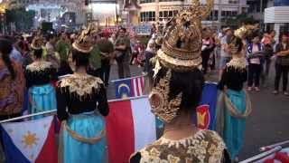 preview picture of video 'Chiang Mai-Flower Festival Big Parade-Elephant Village-Night Bazar'