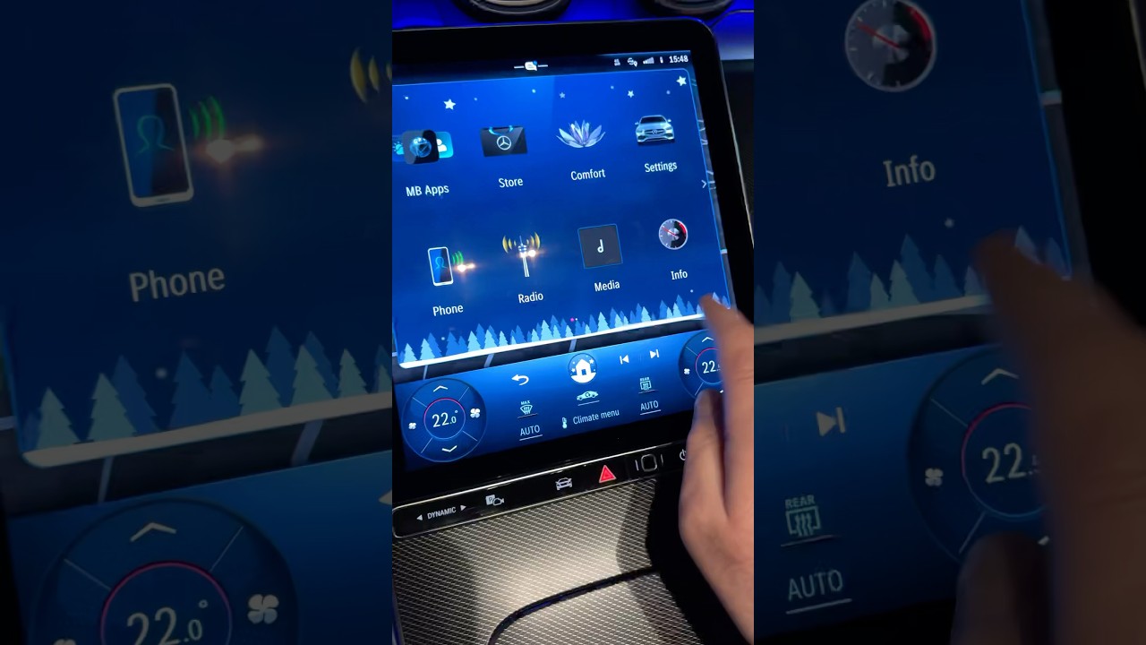 How cool is this?❄️⛄️”Happy Holidays” theme on the infotainment of my Mercedes C-Class😎❄️🎄