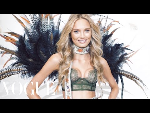 The Victoria’s Secret Angels Have Some Surprising Opinions About Beyonce vs. Rihanna | Vogue