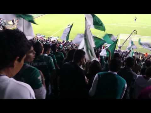 "Es la hora de ganar (LDA)" Barra: Los Lokos de Arriba &bull; Club: León
