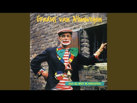 Onder de kerkboog op de mert