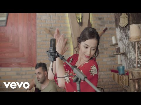Ezgi Eyuboglu - Sevdaluk Zor Zanaat (Akustik)