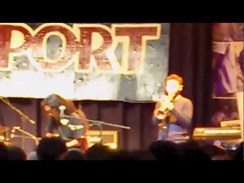 Payung Teduh - Menuju Senja feat. Ade Paloh (Live at The 3rd Music Gallery)