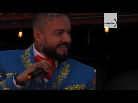 Cantando C-Zar Olarte a pidi Chelsea Peterson pa casa