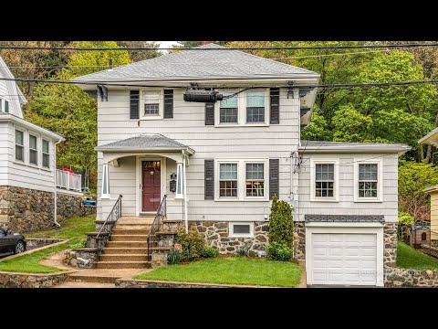 55 Burpee Rd, Swampscott MA - Marcie Gingle & Roberta Lerman - Tel: 617-838-3102