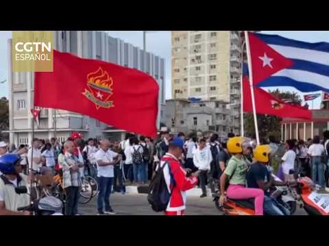Jóvenes cubanos protagonizan una concentración antiimperialista en el Malecón de La Habana
