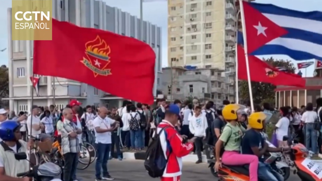 Jóvenes cubanos protagonizan una concentración antiimperialista en el Malecón de La Habana