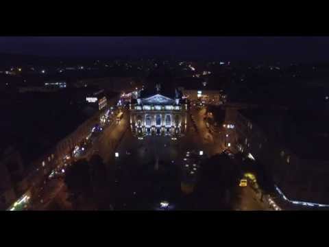 Львовский оперный театр ночью с воздуха 