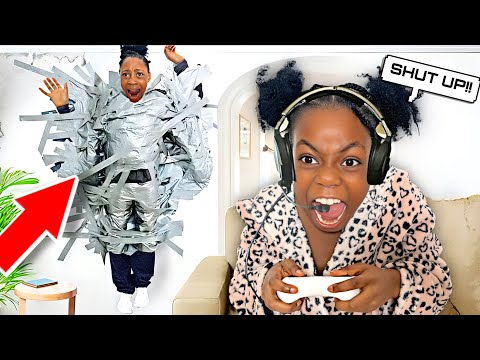 My TWIN SISTER is CRAZY 😱... HELP!