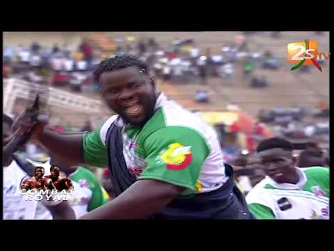 TOUSS EUMEU SÉNE LORS DU COMBAT ROYAL