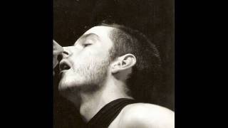 'Moda de sangue' por Antonio Mello