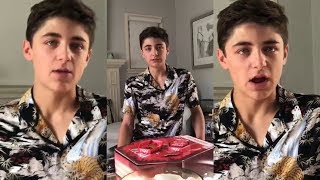 Asher Angel takes World&#39;s Hottest Chip Challenge