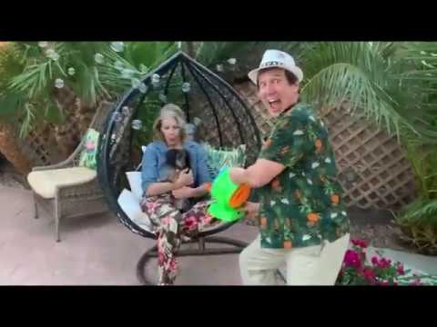 Promotional video thumbnail 2 for Sofa Serenaders