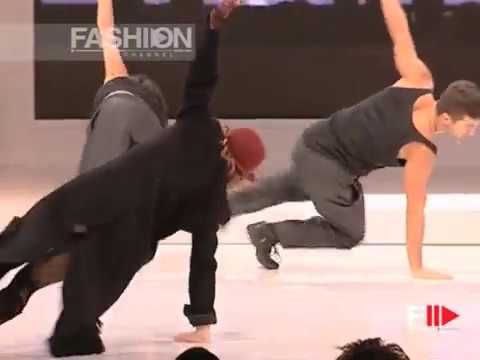 Fashion Show "Mariella Burani" Haute Couture Women Autumn Winter 2004 2005 Rome 3 of 7