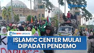 Massa Mulai Padati Islamic Center Samarinda Jelang Aksi Demo Kebijakan Kontroversial Gubernur Kaltim