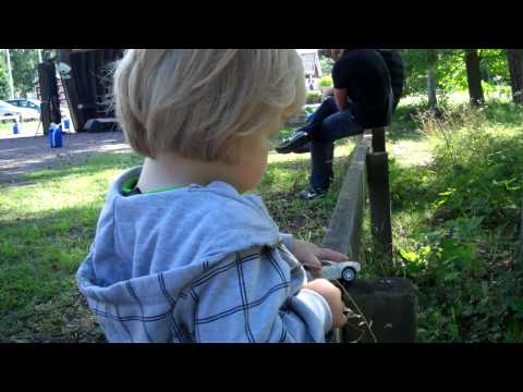Jesse B spelar Loket på Varamon sportfestival