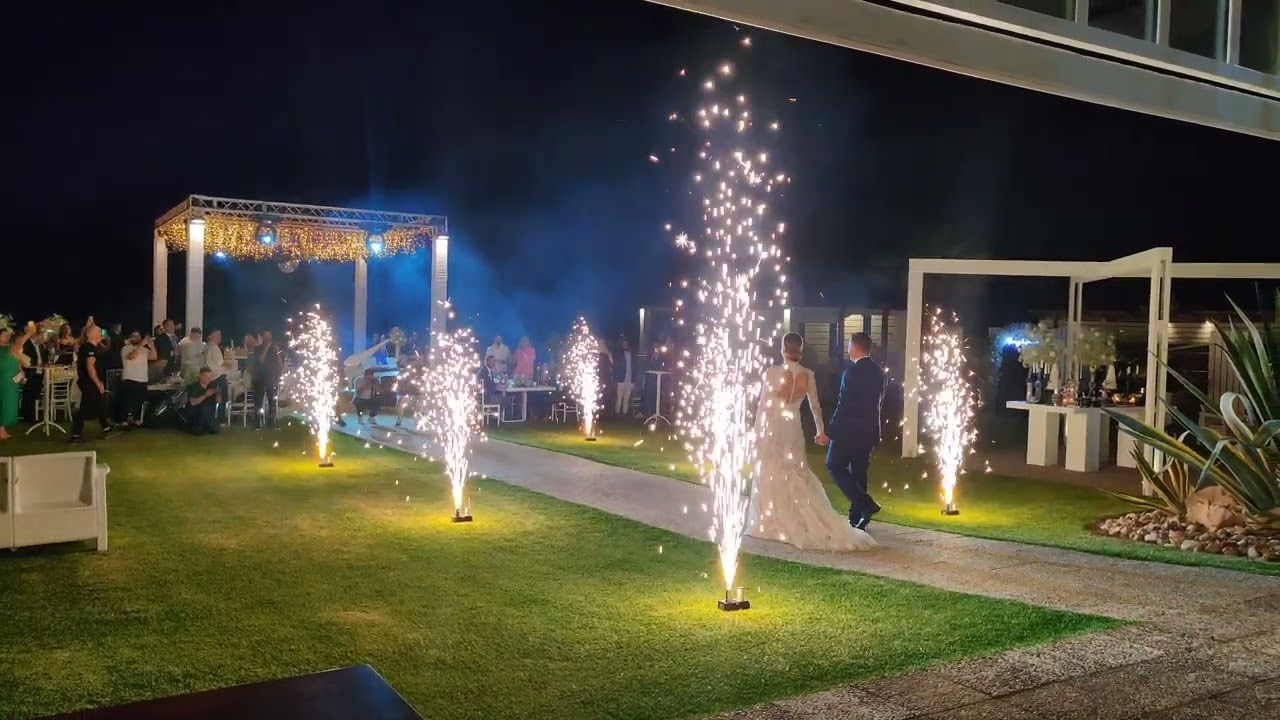 Omega Yacht Club Σιντριβάνια στην είσοδο