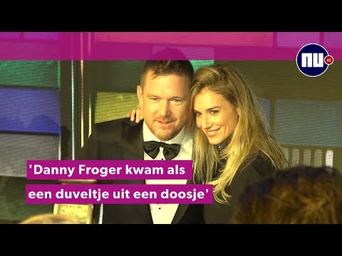 Johnny de Mol keek met dichtgeknepen billen naar zijn roast