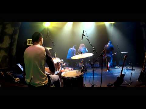 Festival DoSol WarmUp 2015: Camarones Orquestra Guitarrística - Corra Batiman