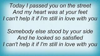 Roy Orbison - I Can't Help It (If I'm Still In Love With You) Lyrics