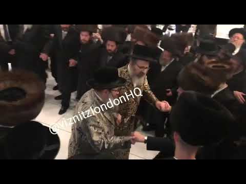 Viznitz Boro Park And London Rebbes Dancing At A wedding Tamuz 5779
