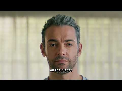 His Secret to Keeping Gray Hair Away? Particle Anti-Gray Serum