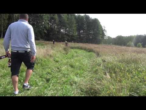 Droga na stadion LZS Chrząstawa. Najsłynniejsza droga na stadion w Polsce.