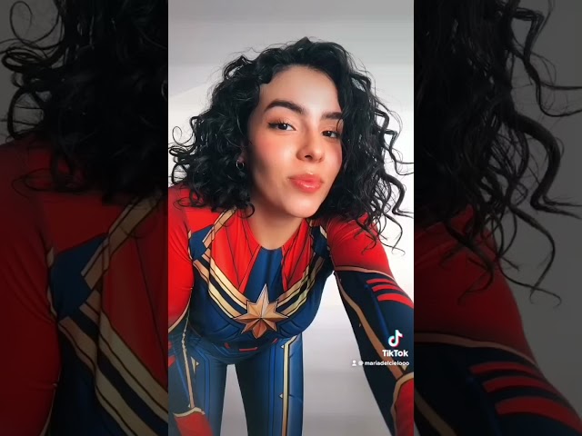 Vídeo relacionado con Rubies Disfraz Capitana Marvel para mujer - Jumpsuit y 2 guanteletes - Oficial Marvel para Carnaval, Navidad, Cumpleaños, Fiestas y Halloween, L (44-46 EU)