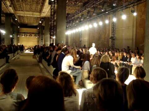 DEFILE PRINTEMPS ETE FEMMES 2010 CELINE PARIS