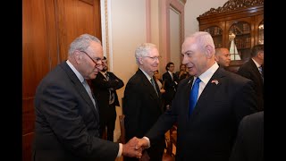 רה"מ נתניהו נפגש עם מנהיגי שני הבתים - יו״ר בית הנבחרים ג'ונסון, ומנהיג הרוב בסנאט שומר (עדכוני משרד ראש הממשלה) - התמונה מוצגת ישירות מתוך אתר האינטרנט יוטיוב. זכויות היוצרים בתמונה שייכות ליוצרה. קישור קרדיט למקור התוכן נמצא בתוך דף הסרטון