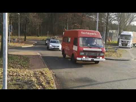 Kurz v Rendsburg 40 Fahrzeuge d Corona Maßnahmen"Beschriftet,bemalt oder mit Transparenten bestückt"