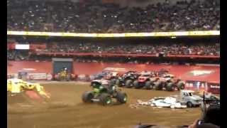 preview picture of video 'Grave Digger Freestyle @ Syracuse 2013'