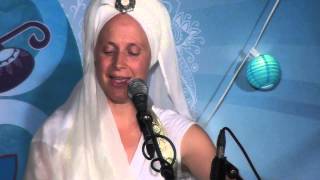 Snatam Kaur Sings &quot;On This Day/Long Time Sun&quot; at Sat Nam Fest