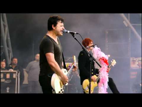 Manic Street Preachers - La tristesse durera (scream to a sigh) [Glastonbury 2007]