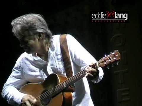 Tommy Emmanuel @ Eddie Lang Jazz Festival 2006 - "Jazz Medley"