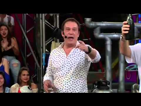 PÂNICO ESTOURA CHAMPANHE E COMEMORAM O ANO NOVO