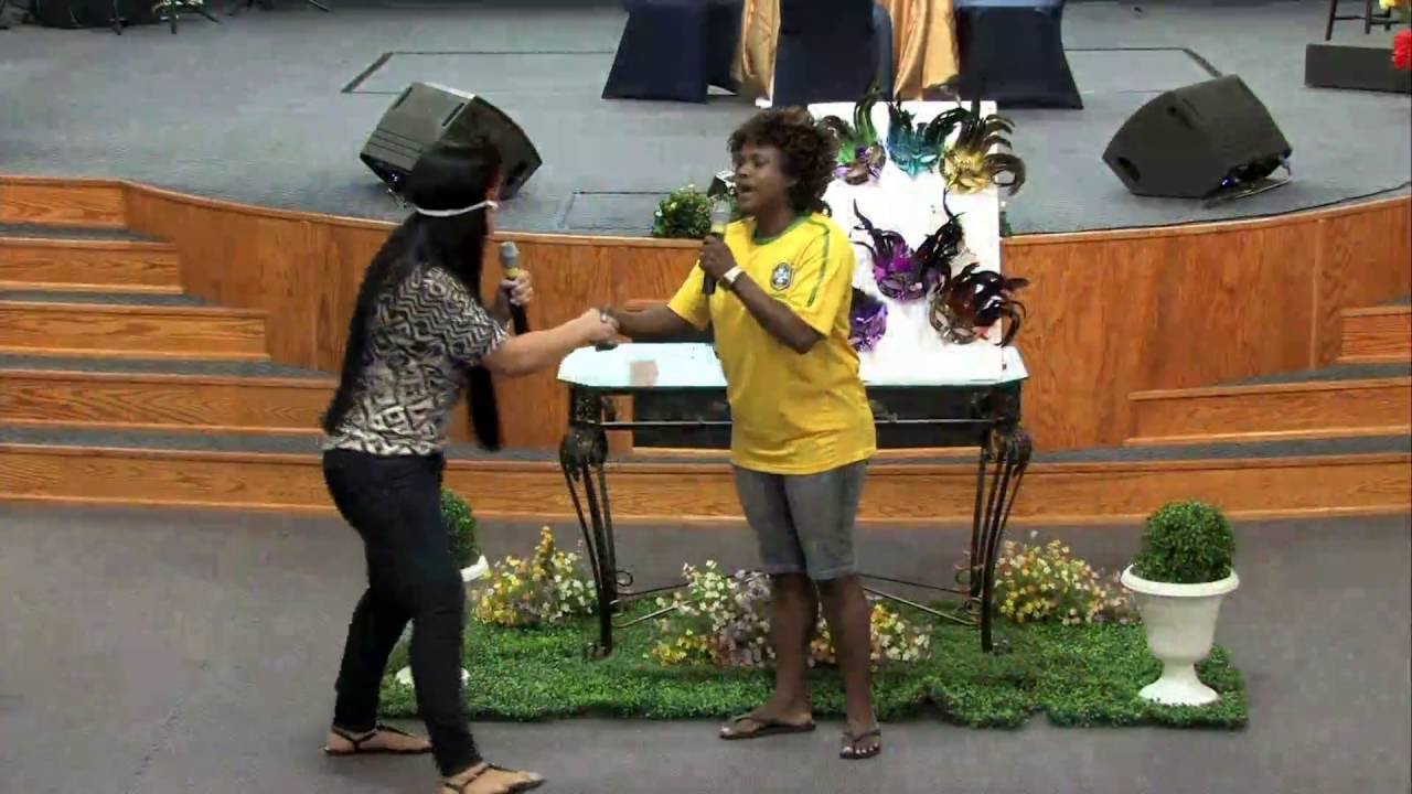 Quem É Você Por Trás Das Mascaras? - Encontro de Mulheres de Honra 2016