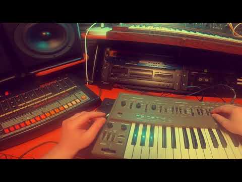 Techno Masterclass Presents Roland SH 101 Classic Analogue Synthesizer