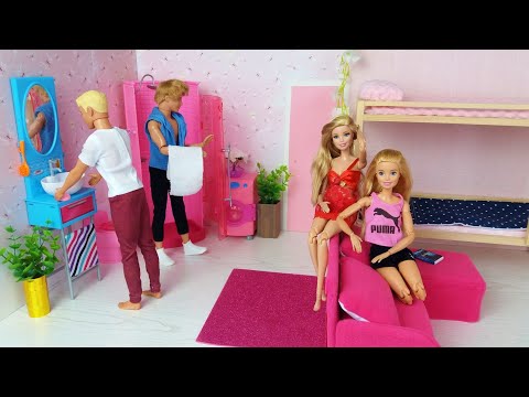 Two Barbie Doll Two Ken Morning Bedroom Bathroom Routine. Life in a Dream House. Dress up Dolls. Video