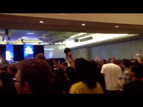 Arcade Shock's Reynald wins KOFXIII at #EVO2013 (crowd reaction)