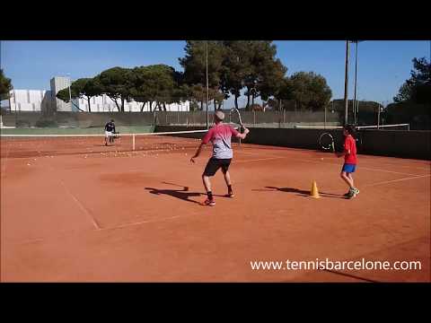 Daniel 10 years on vacation in Barcelona, a little tennis with his father and Spanish players