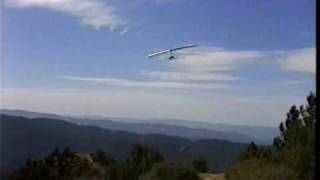 preview picture of video 'Hang Gliding:  Reto test-flying my Ram Air at Elk Mountain on the south launch'